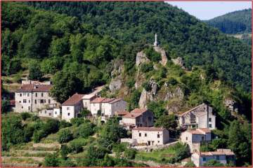 Village médiéval aux portes de la Montagne Noire